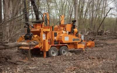 BANDIT OFFERS REMOTE CONTROLLED KESLA LOADERS ON LARGER HAND-FED CHIPPERS